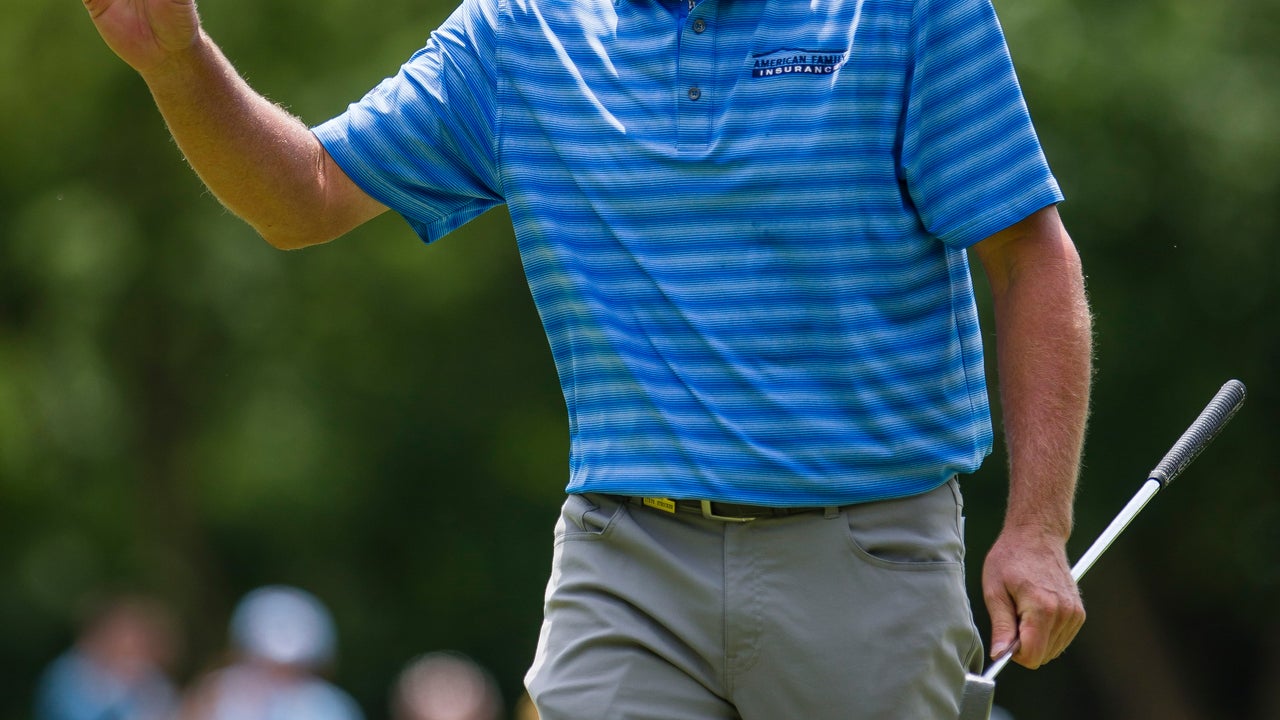 Steve Stricker increases lead to 6 shots in US Senior Open